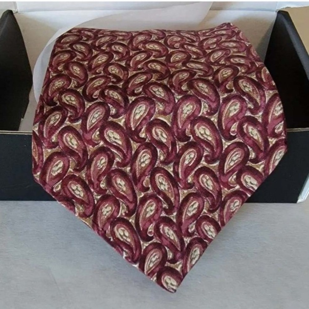 Villa Bugatti Mens Silk Tie‎ Burgundy Paisley Pattern Made in USA Italian Silk